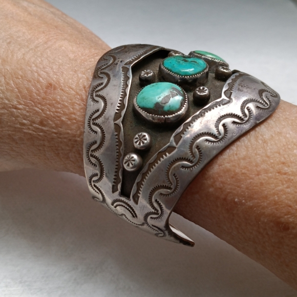 Native American Shadowbox Turquoise Large Sterling Silver Cuff Bracelet - Picture 7 of 7
